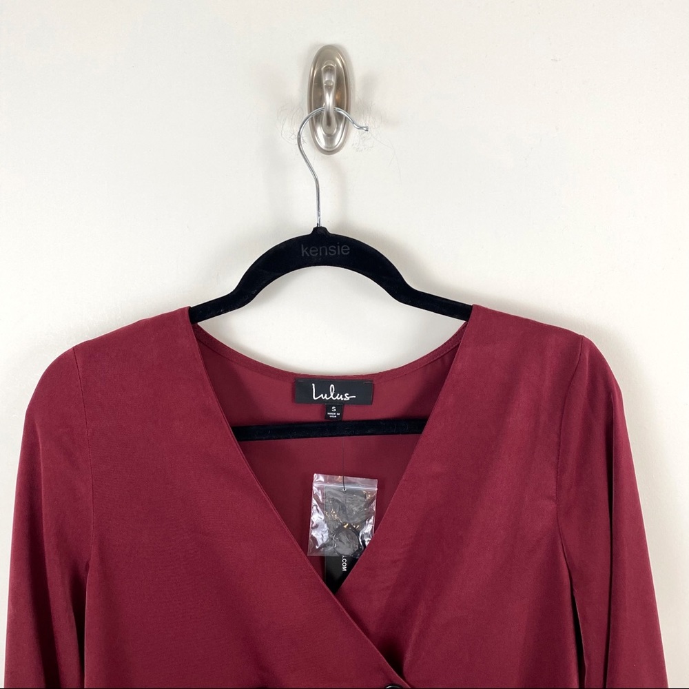Lulu’s Long Sleeve Satin Burgundy Button Front Blouse Size Small NWT - Picture 3 of 9